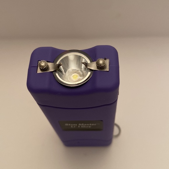 Purple taser 💜 - Picture 4 of 8